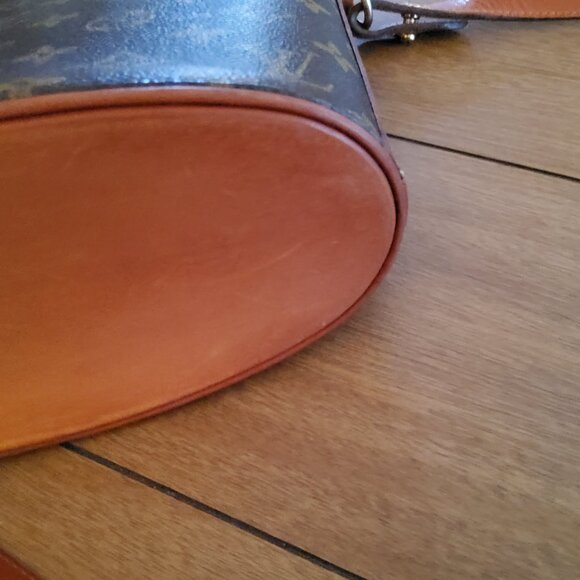 Louis Vuitton Drouot Crossbody Handbag - Picture 4 of 16